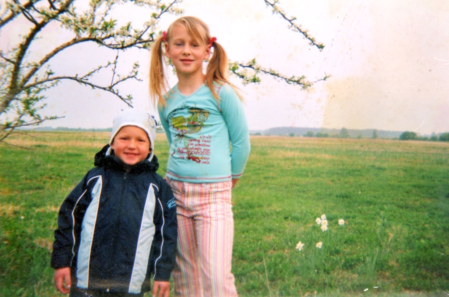 Amanda kopā ar brāli Rihardu deviņu gadu vecumā.
Autors: no personīgā albuma