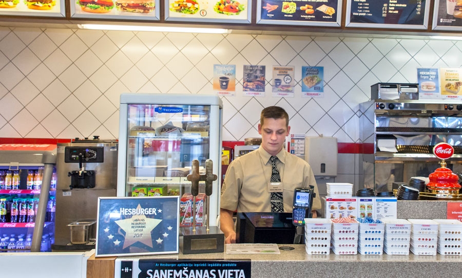 Deniss Krips atzīst, ka darbs ir interesants un patīk strādāt ar cilvēkiem, katra diena atšķiras no iepriekšējās.
Autors: Ģirts Donerblics