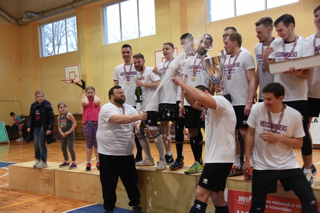 Vecumnieku volejbolisti svin uzvaru.
Autors: Uldis Varnevičs