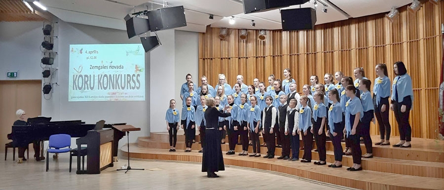 Bauskas pamatskolas koris Zemgales reģiona konkursā.
Autors: no albuma