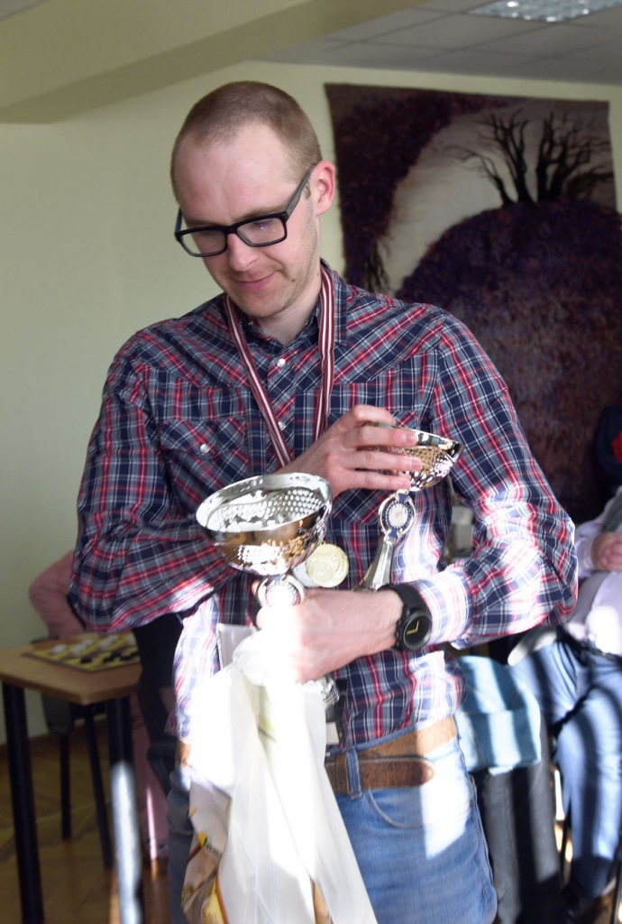 Mārtiņš Junkurēns ar izcīnītajiem kausiem un medaļām.
Autors: Uldis Varnevičs