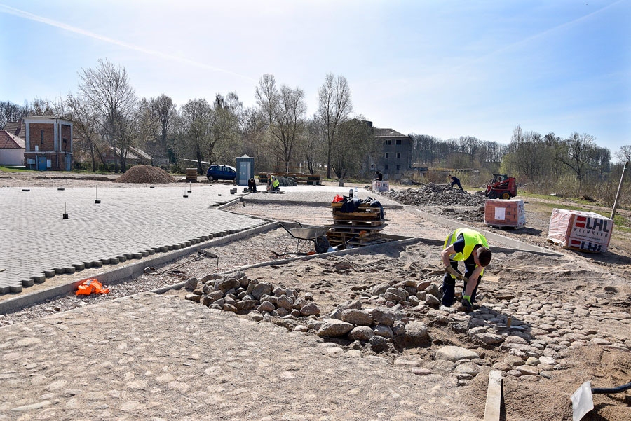 Dambja ielas laukumā Bauskā darbi tuvojas nobeigumam.
Autors: Ivars Bogdanovs