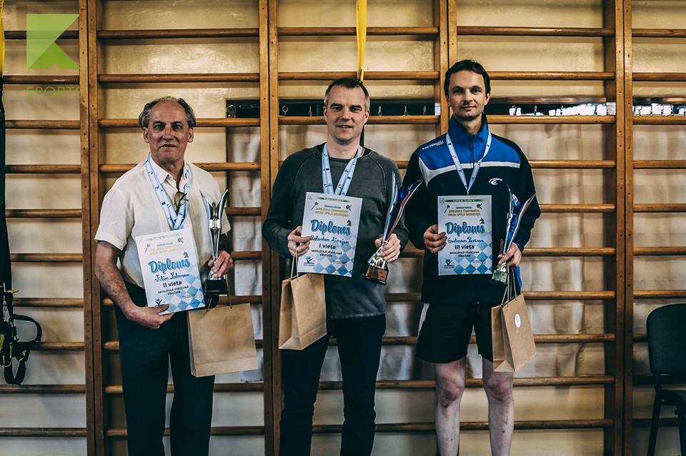 Rolands Linejs (vidū) izcīnīja uzvaras divos galda spēļu daudzcīņu turnīros.
Autors: sports.kekava.lv