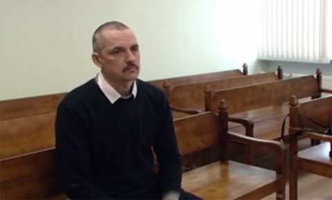 Zemgales rajona tiesa Bauskā šodien no plkst.10.30 turpinās skatīt krimināllietu pret bijušo policistu Jēkabu Bičevski.
Autors: Ekrānšāviņš