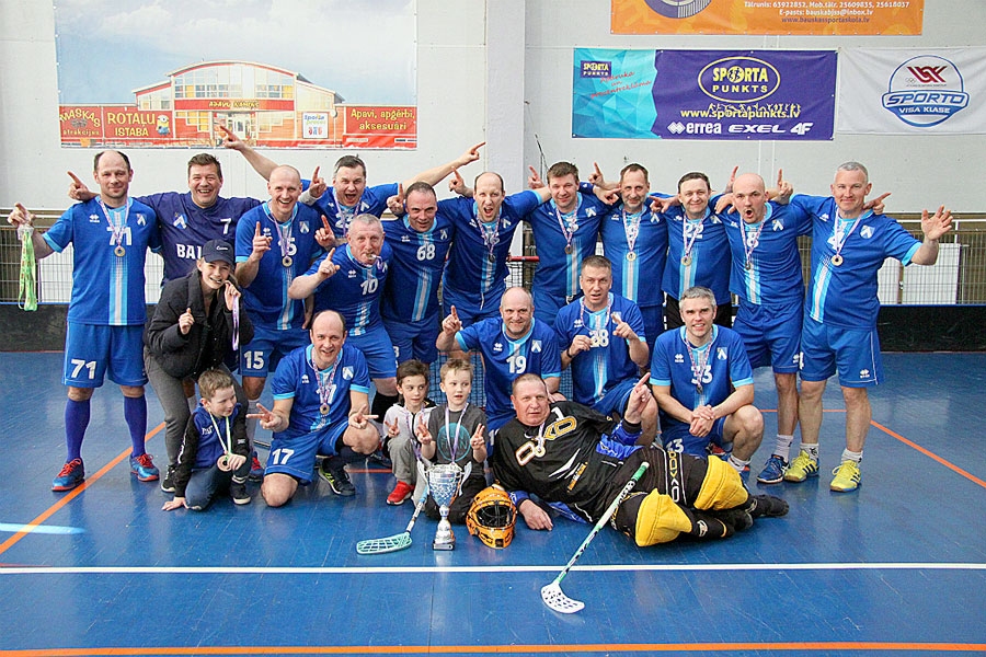 Bauskas florbola komanda «SC «Mēmele»/Bauska» šogad atkal kļuva par uzvarētāju Latvijas veterānu florbola čempionātā 45+ grupā.
Autors: Elīna Gruncka