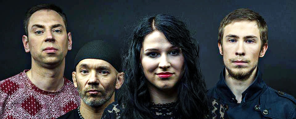 Lelde Muceniece kopā ar grupas «S.A.D» biedriem: Kasparu Pupu (no kreisās), Ivaru Blūmu un Krišjāni Purenu (no labās).
Autors: no albuma