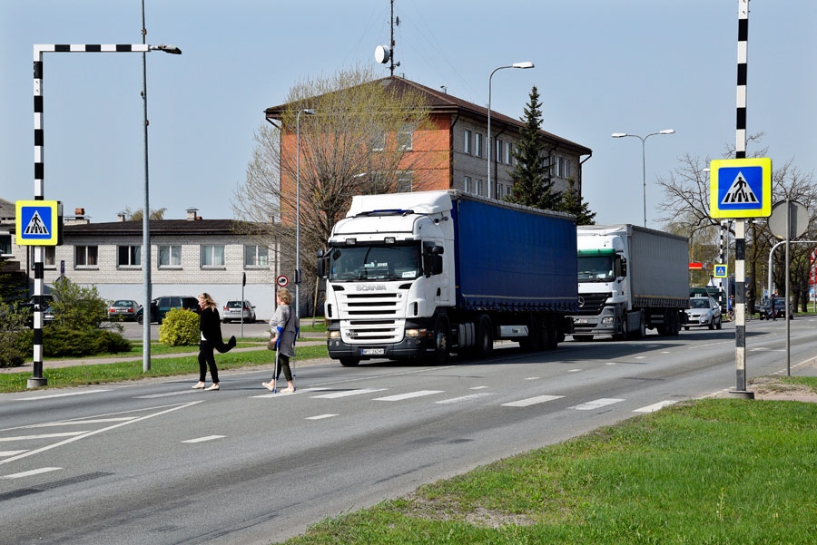 Bauskā gājēju pāreja uz maģistrālās Zaļās ielas, pie veikala «top!», nav droša.
Autors: Ivars Bogdanovs