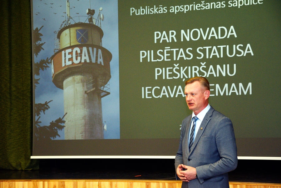 Aivars Mačeks uzsver, ka pilsētas statuss celšot iecavnieku pašapziņu.
Autors: Ivars Bogdanovs