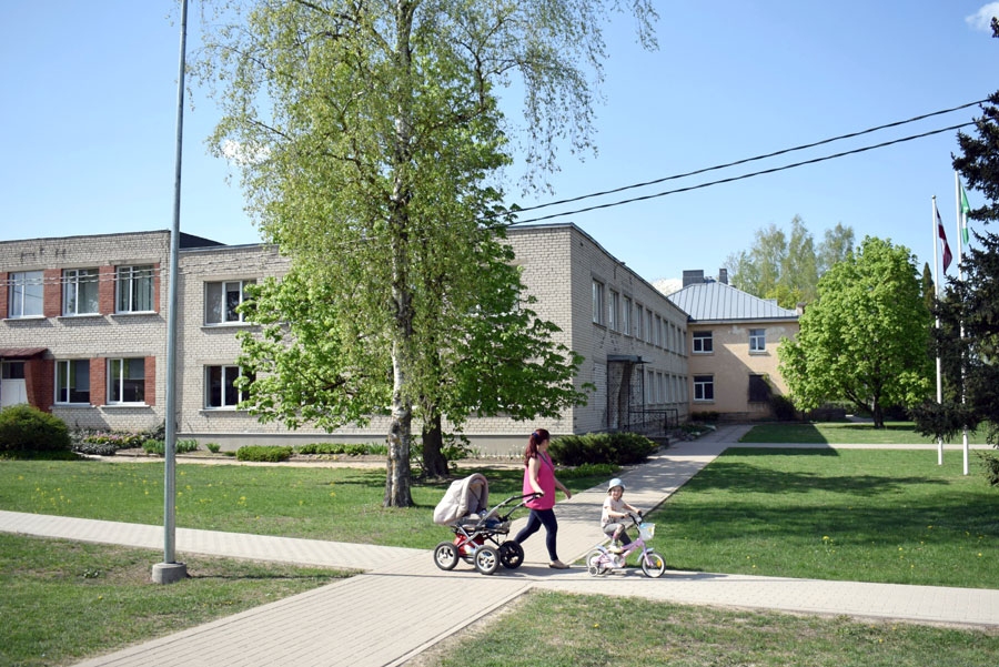 Vecumnieku vidusskolas ēkas pārbūvei nepieciešams ņemt aizņēmumu; projekta īstenošanai vajadzīgi vairāk nekā astoņarpus miljoni eiro.
Autors: Žanna Zālīte