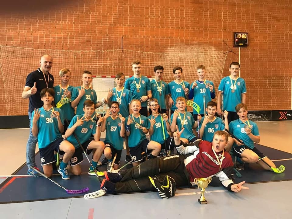 Bauskas novada BJSS U13 komanda Latvijas Jaunatnes florbola čempionātā izcīnīja trešo vietu.
Autors: sportsbauska.lv
