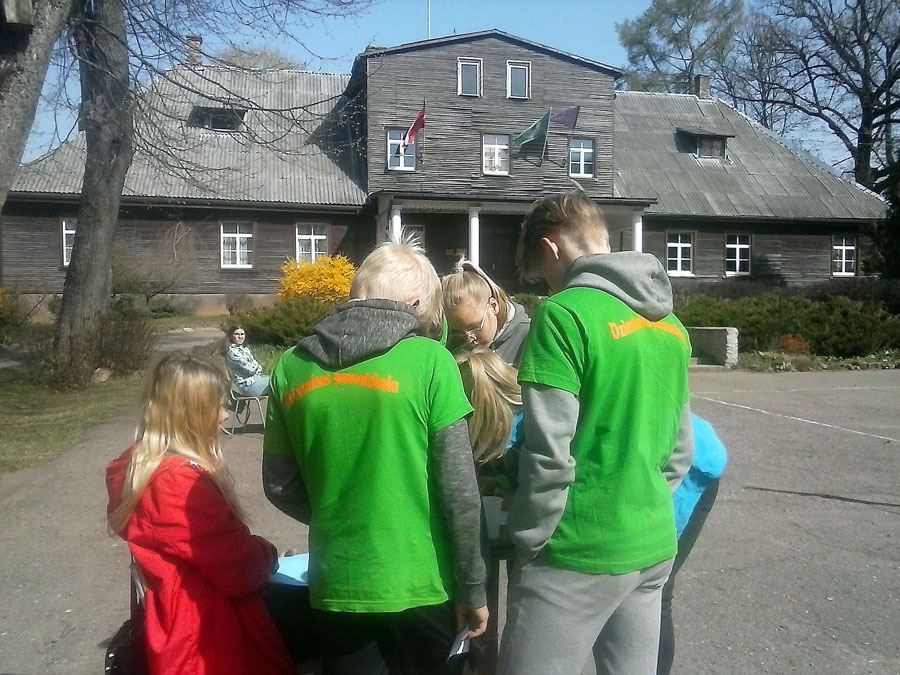 Dzimtmisas pamatskolas komanda kontrolpunktā.
Autors: I. Salgrāve