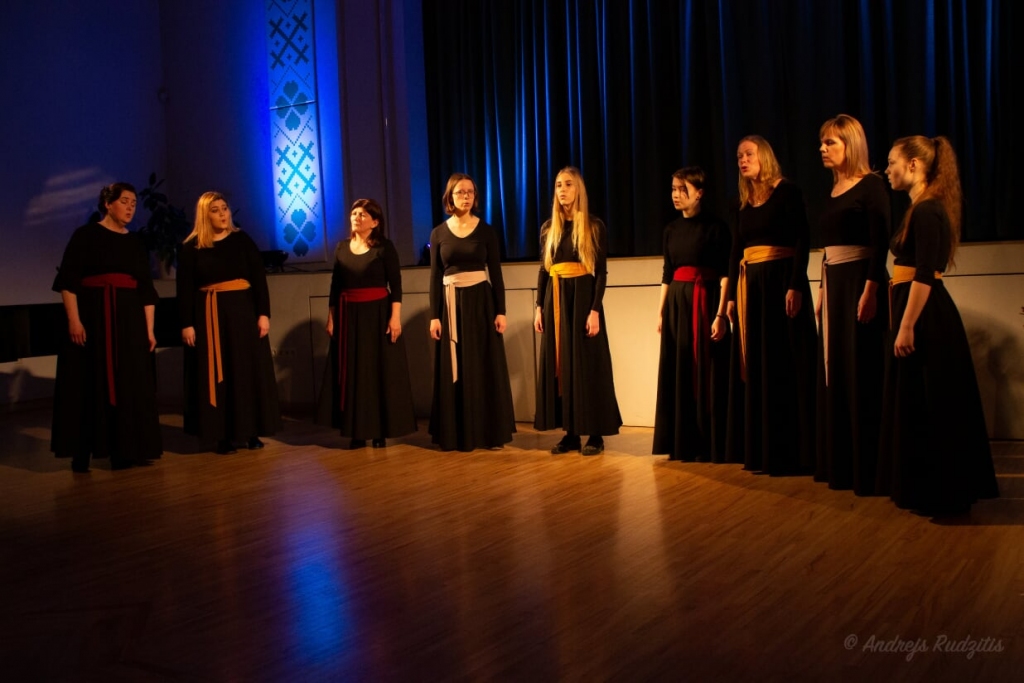 «Adoramus» (vadītāja Diāna Siliņa) sieviešu vokālā grupa Latvijas sieviešu vokālo ansambļu skatē.
Autors: Andrejs Rudzītis