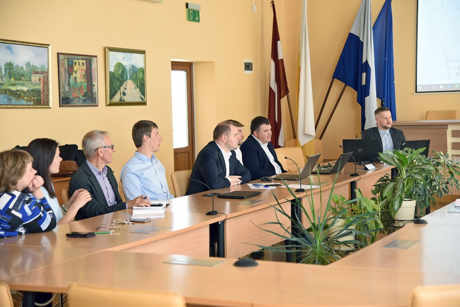 «Rail Baltica» pārstāvji Bauskā tikās ar Bauskas novada domes vadību.
Autors: Uldis Varnevičs