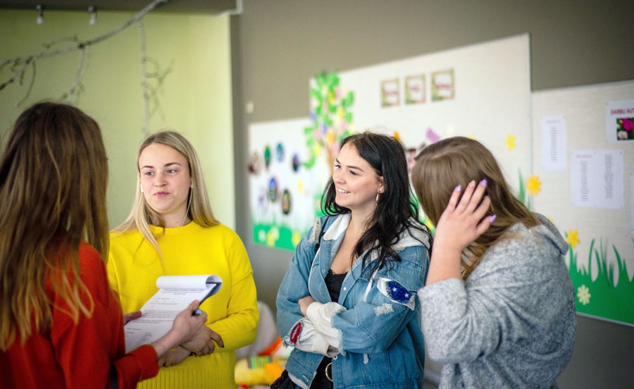 Bauskas Valsts ģimnāzijā Eiropas dienā aktīvākie jaunieši intervēja savus līdzaudžus par dalību Eiroparlamenta vēlēšanās.
Autors: Kristers Čakāns