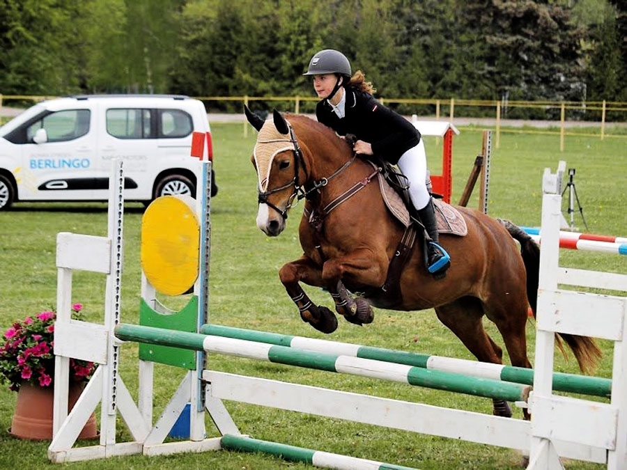 Nikola Marčenkova ar poniju Dancing Grace sacensībās Tērvetē izcīnīja divas zelta medaļas.
Autors: no V. Marčenkovas albuma