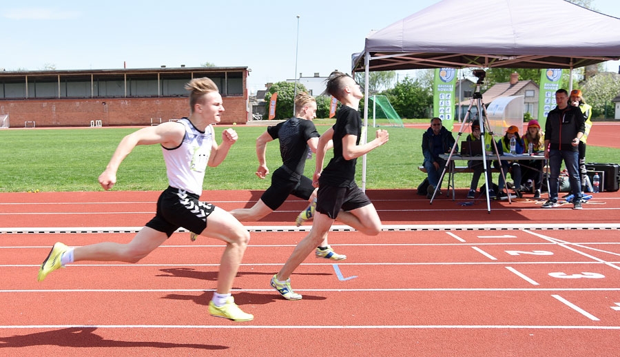 Simt metru finišā Rainers Mucenieks (no labās) tomēr pārspēja Ralfu Striogu.
Autors: Uldis varnevičs
