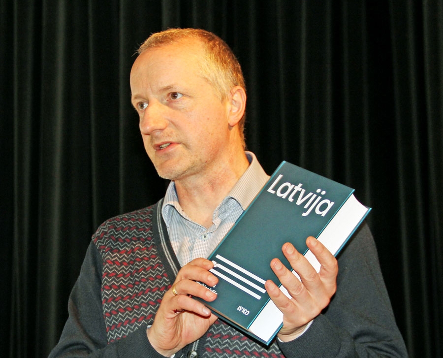 «Enciklopēdija ir process, kur nepārtraukti kaut kas mainās. Mūsu uzdevums ir nemitīgi 
«uzķert»  jaunāko,» saka Nacionālās enciklopēdijas «Latvija» galvenais redaktors Valters Ščerbinskis.
Autors: Līga Vīksna