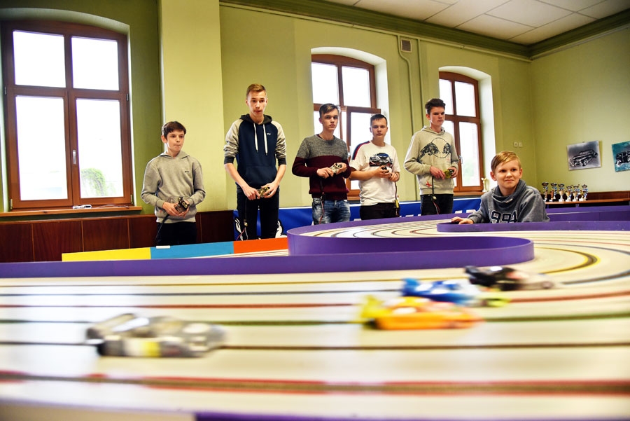 Ralfs Romanovs (otrais no kreisās) mājas sacensībās izcīnīja trešo vietu.
Autors: Uldis Varnevičs