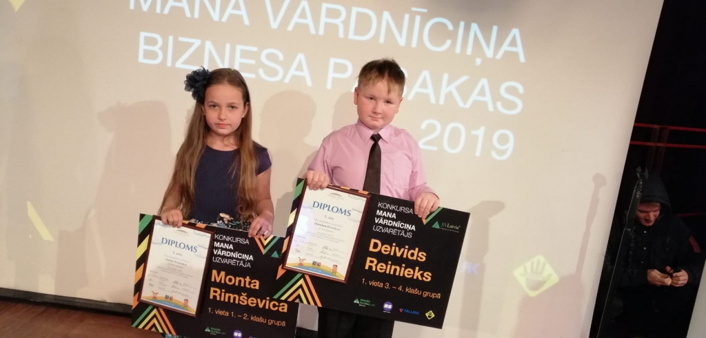 Monta Rimševica un Deivids Reinieks uzvarēja konkursā «Mana vārdnīciņa».
Autors: no R. Straumītes albuma