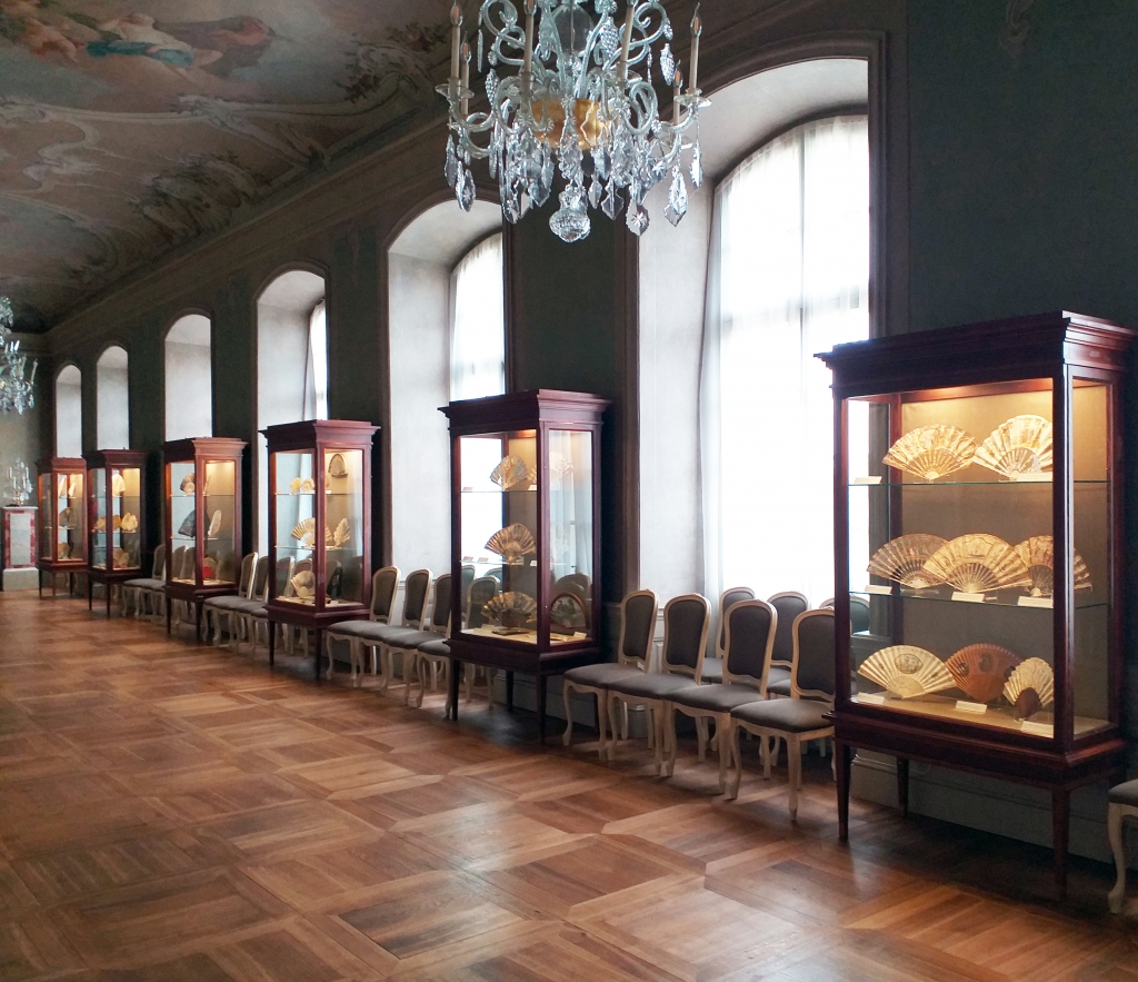 Rundāles pils muzejā vēdekļu kolekciju varēs aplūkot Lielajā galerijā.
Autors: No albuma.