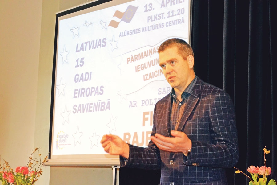 Politologs Filips Rajevskis, vērtējot Latvijas 15 gadu dzīvi Eiropas Savienībā, uzsver, ka galvenais ieguvums ir miers par to, kas varētu notikt rīt. Ne visas valstis var ar to lepoties.
Autors: Sandra Apine