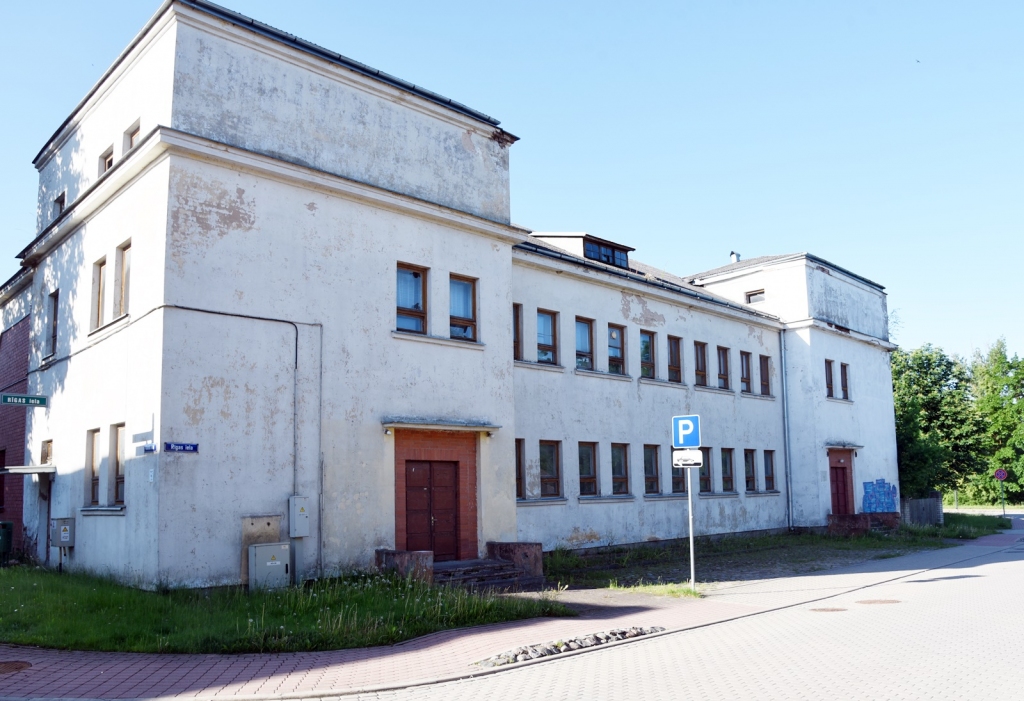 Uz bijušās pirts ēkas sienas Rīgas ielā plānots radīt lielformāta gleznojumu.
Autors: Uldis Varnevičs