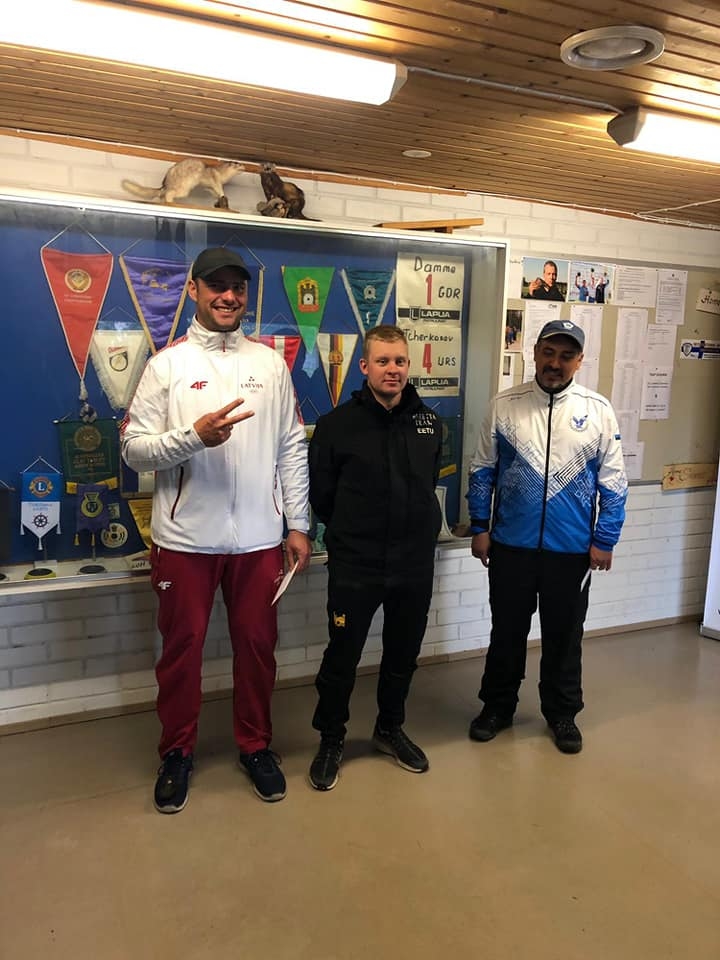 Dainis Upelnieks (no kreisās) izcīnīja sudraba medaļu sacensībās Somijā.
Autors: No albuma.