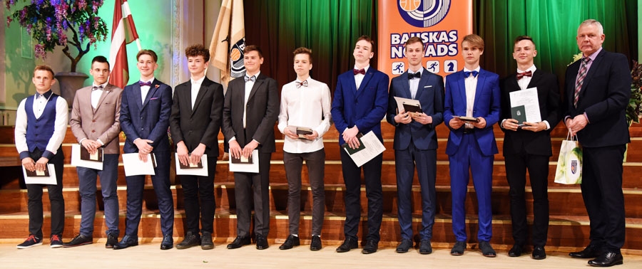 Basketbola V-20 programmas absolventi.
Autors: Uldis Varnevičs