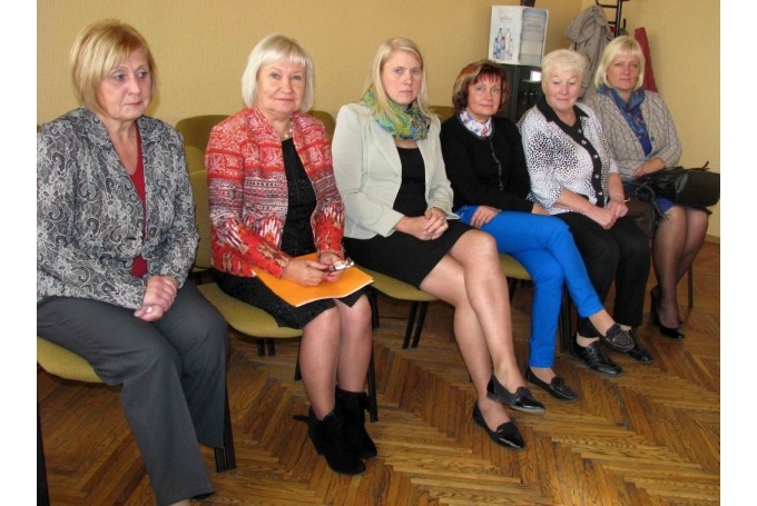 Bauskas novada bāriņtiesu pašlaik vada Anda Smiltiņa-Plūdone (otrā no kreisās). Bāriņtiesas locekļi ir Dzintra Boča (no kreisās), Helvija Greiere, Aija Rudzīte, Irēna Bajāre, Aija Stabule.
Autors: No arhīva.