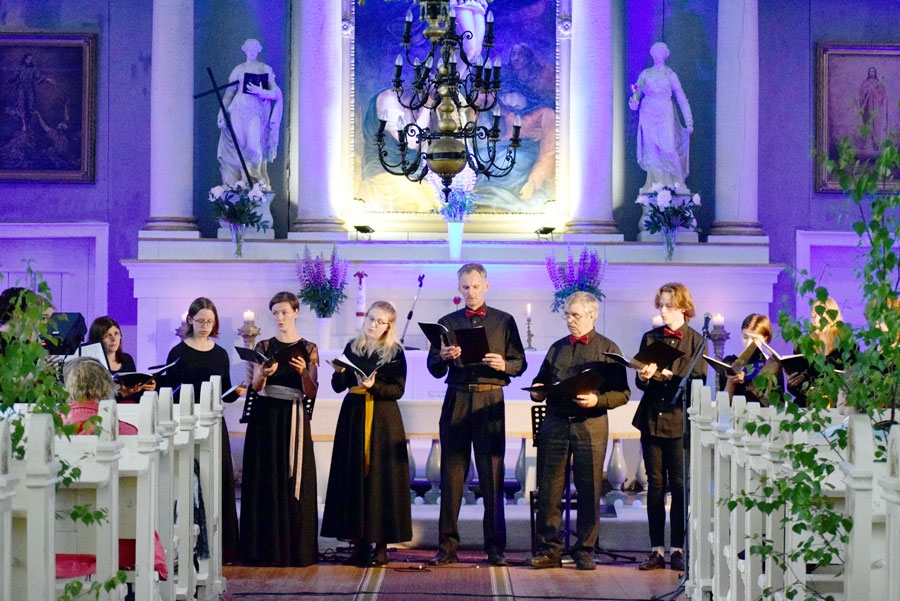 «Adoramus» no Bauskas piedziedāja Vecumnieku baznīcu.
Autors: Žanna Zālīte