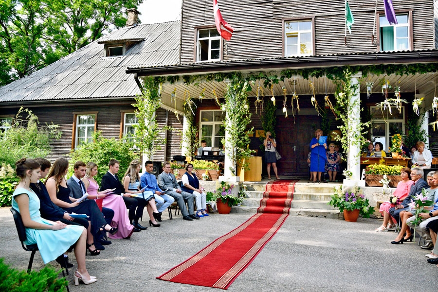 Dzimtmisas pamatskolu šogad absolvējuši deviņi jaunieši.
Autors: Ivars Bogdanovs