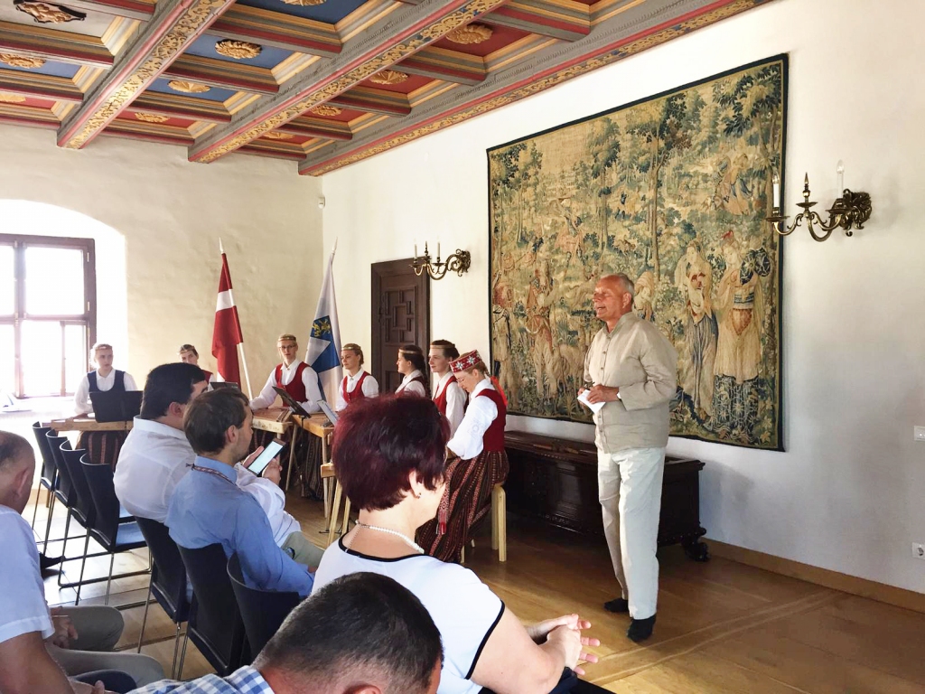 Kopā ar klātesošajiem pilsētā gadu gaitā paveikto atminējās Bauskas pēdējais un vienīgais pārvaldnieks Jānis Mičulis.
Autors: A. Rozentāle