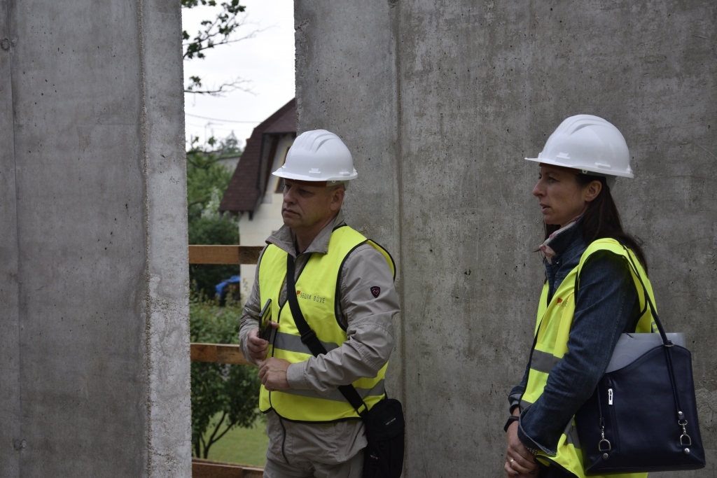 Iesniegumu pašlaik parakstījuši deputāti Aleksandrs Novickis un Karīna Andreika.
Autors: Ivars Bogdanovs