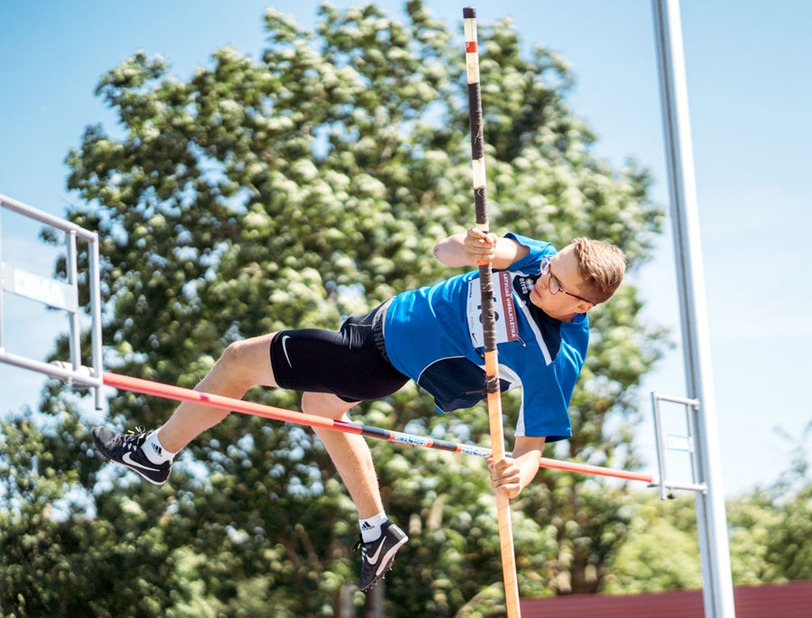 Gustavs Pļevoks kļuva par U16 grupas Latvijas čempionu kārtslēkšanā.
Autors: Guntis Bērziņš, athletics.lv