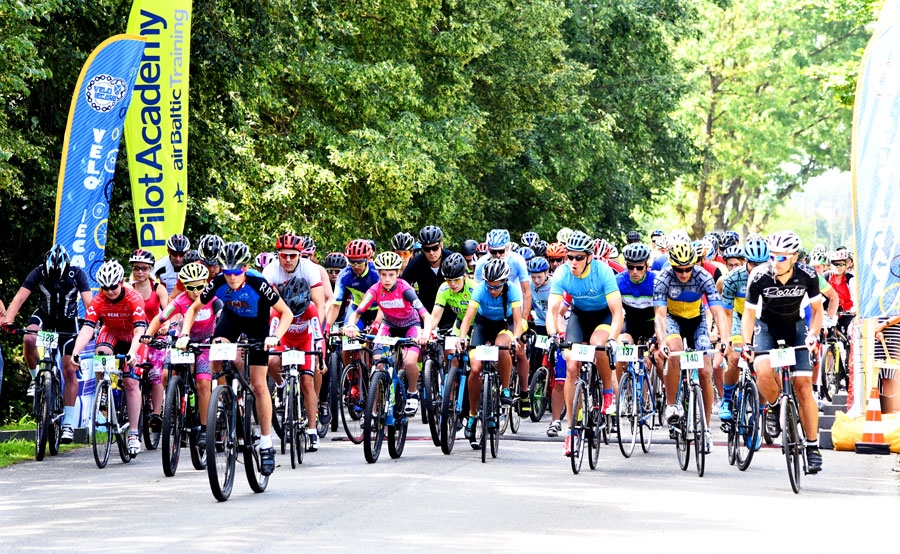 «Iecavas velo dienas 2019» dalībnieki pēc starta šāviena dodas distancē.
Autors: Uldis Varnevičs