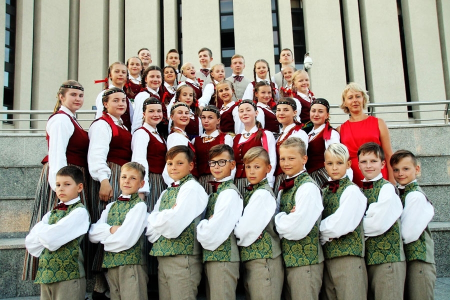 Deju kopa «Mēmelīte» pie Bidgoščas operas nama.
Autors: Kaspars Kalējs