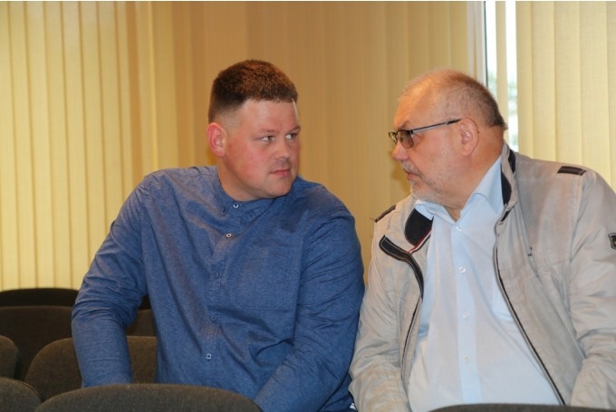 Iecavas pašvaldības SIA «Dzīvokļu komunālā saimniecību» valdes loceklis Renārs Vabals (no kreisās) atkāpies no amata.
Autors: iecava.lv