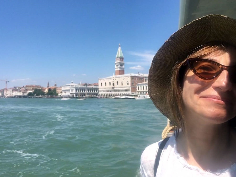 Tatjana Nežberte šī gada jūnijā Venēcijā, kurp viņa devās, lai aplūkotu Venēcijas mākslas biennāles ekspozīcijas.
Autors: no albuma