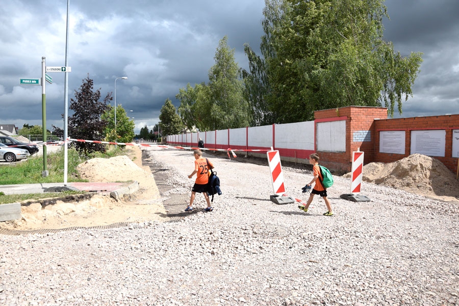 Bauskā, Pilskalna ielā, būvdarbi ir apstājušies un nav skaidrs, kad tos varētu atsākt.
Autors: Ivars Bogdanovs