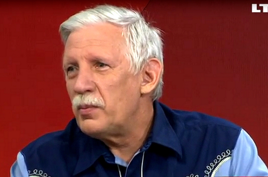 Uldis Ozoliņš.
www.delfi.lv/delfi-tv-ar-jani-domburu/raksti/maisi-vala-agents-ket-zino-par-akurateri-un-trimdu-kantrifestivala-rikotajs-ozolins-nekomente?id=51267077
Autors: no lsm.lv