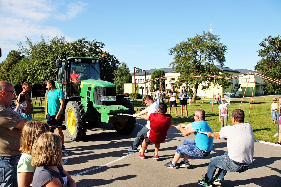 Traktoru vilkšanas sacensības Mežotnē.
Autors: Kaspars Kalējs