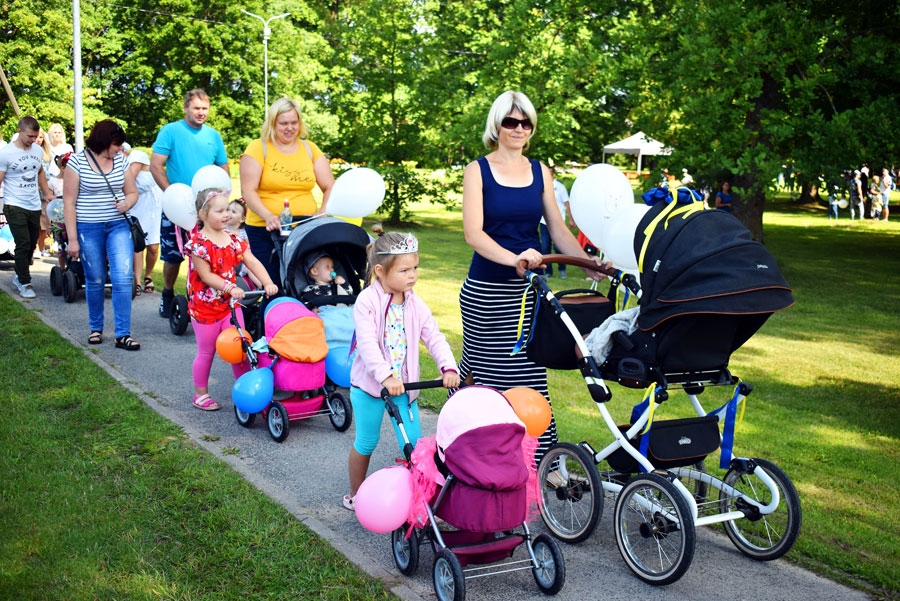 Ratiņu gājiens vienoja Vecumnieku jaunāko paaudzi, kas nākotnē būs
atbildīga par novada izaugsmi un tradīciju turpināšanu.
Autors: Žanna Zālīte