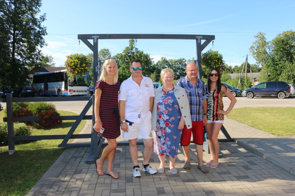 Autors: no Zorģu bibliotēkas albuma