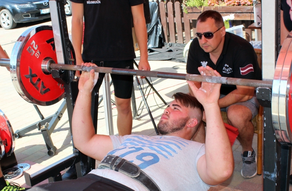 Svaru stieņa spiešanas sportam Bauskā ir tradīcijas. Attēlā -  