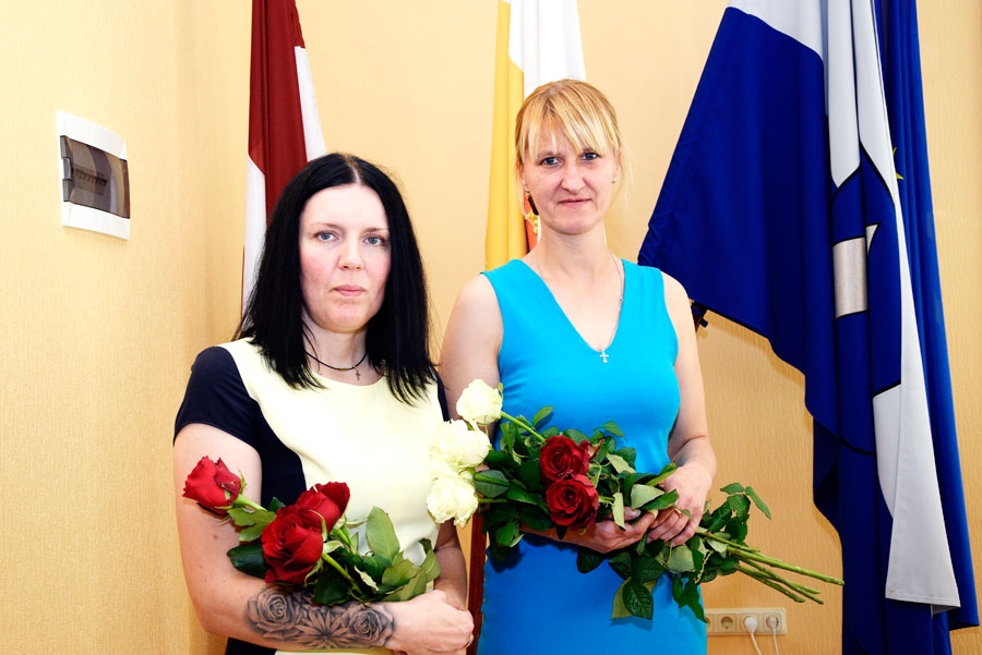 Jaunās pilsones – iecavniece Diāna Kosija (no kreisās) un baušķeniece Natālija Spale.
Autors: Ivars Bogdanovs
