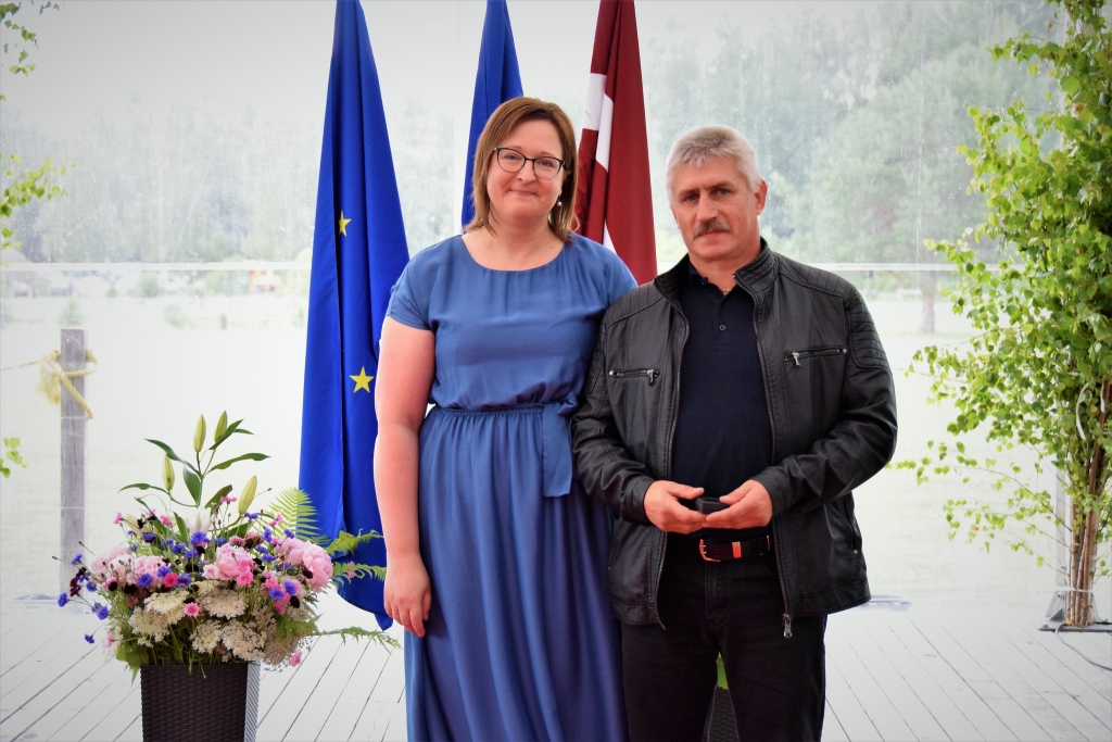 Bauskas neatliekamās medicīniskās palīdzības punkta šoferītis Juris Jakutāvičs kopā ar dienesta direktori Lieni Cipuli.
Autors: NMPD