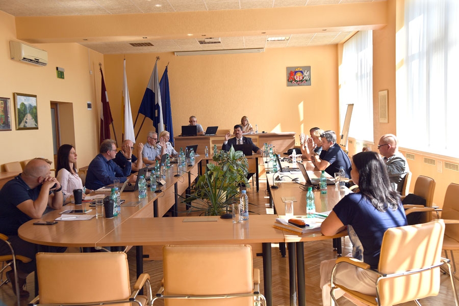 Bauskas domes finanšu komitejas sēdē vairākums nobalsoja par plānu uzticēt projektēšanu SIA «Baltex Group».
Autors: Uldis Varnevičs