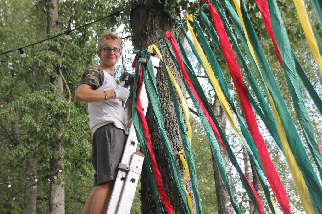 Festivālā kā brīvprātīgais strādā Emīls Upenieks.
Autors: Kaspars Kalējs