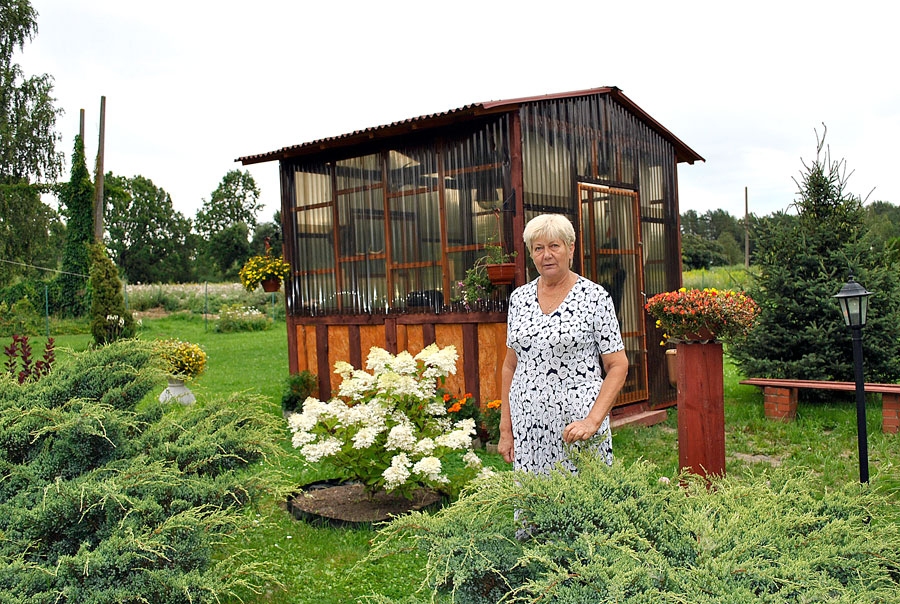Vija Meiere pie znota būvētās tējnīcas.
Autors: Māris Krūmiņš