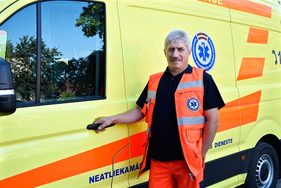 Juri Jakutāviču operatīvā transportlīdzekļa vadītāja darbā piesaista tas, ka darbs nav vienveidīgs.
Autors: Ivars Bogdanovs